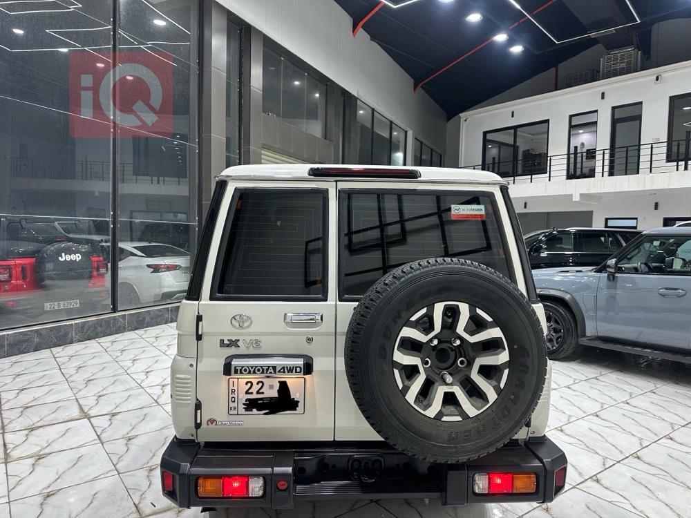 تويوتا لاند كروزر 76